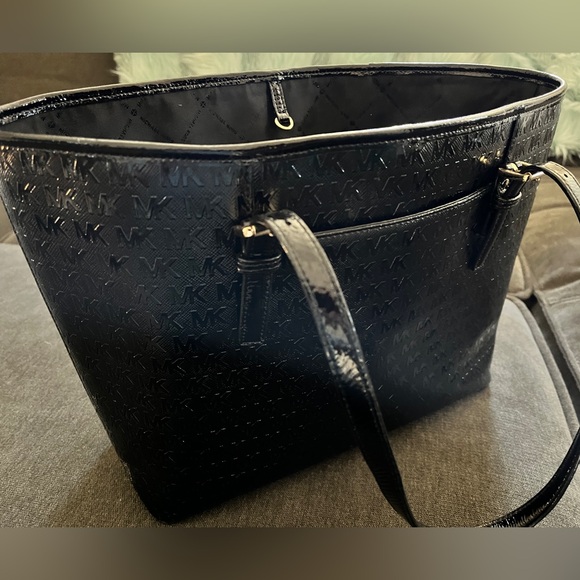 Like New! Beautiful black MK hand bag! Perfect condition, no damage! - Picture 5 of 5